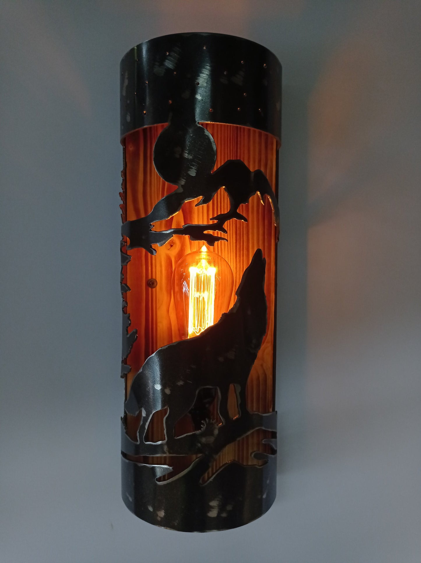 Rustic wall light - Wolf