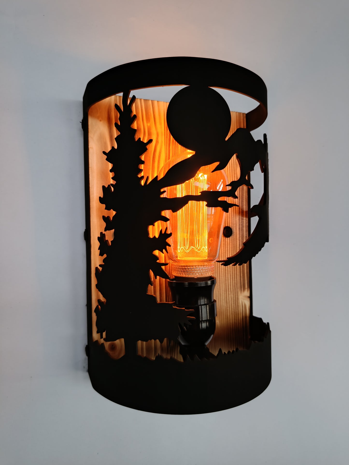 Rustic Eagle Cabin Wall Light – Handmade Mountain Lodge Sconce