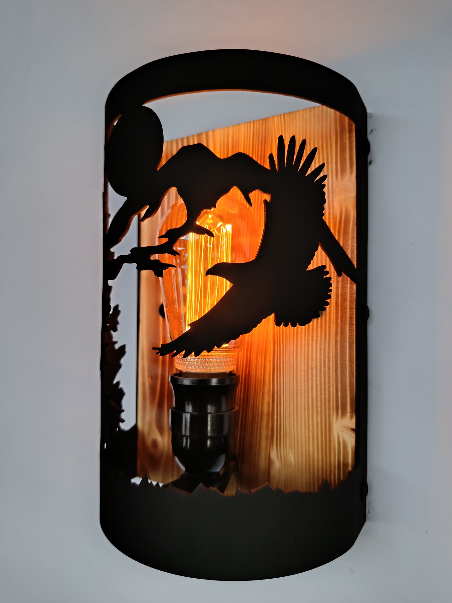Rustic Eagle Cabin Wall Light – Handmade Mountain Lodge Sconce