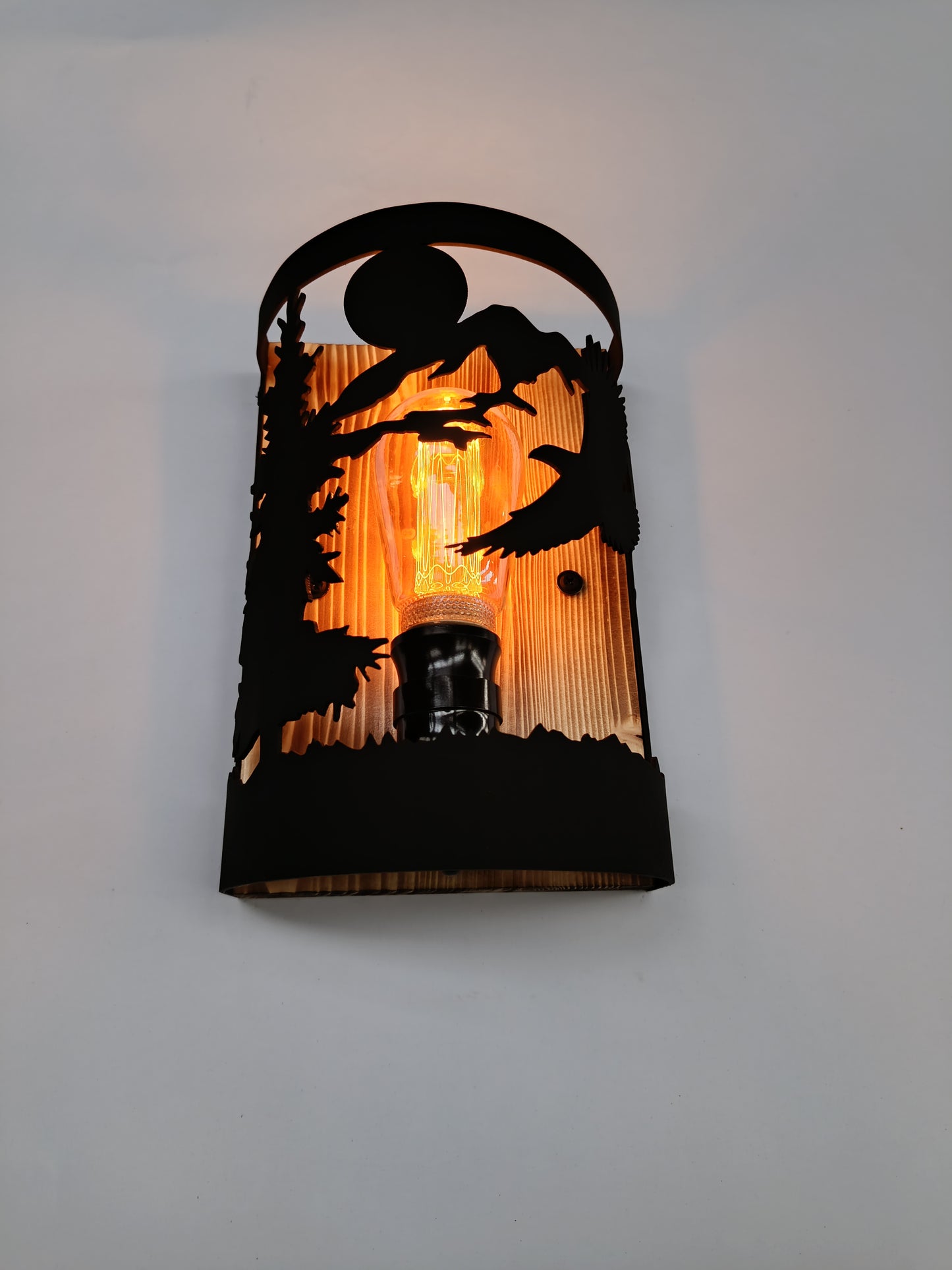 Rustic Eagle Cabin Wall Light – Handmade Mountain Lodge Sconce