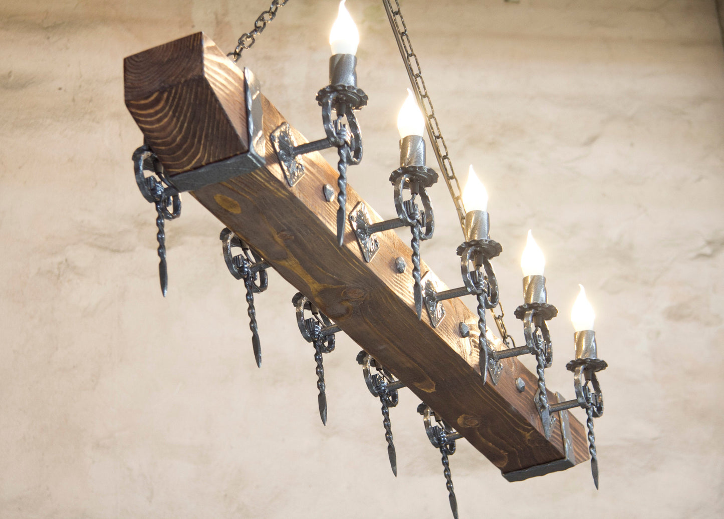 Lustre en fer forgé - Lustre en bois - Plafonniers rustiques - Éclairage médiéval - Lustre à poutres en bois